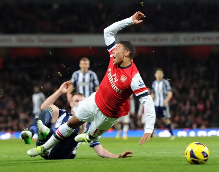 Framed Print : Arsenal's Alex Oxlade-Chamberlain Fouled by Chris Brunt in 2012-13 Arsenal v West Bromwich Albion Match Framed Print : Arsenal's Alex Oxlade-Chamberlain Fouled by Chris Brunt in 2012-13 Arsenal v West Bromwich Albion Match
