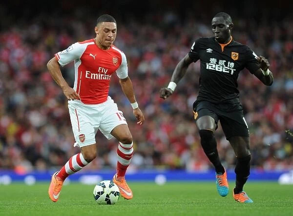 Arsenal's Alex Oxlade-Chamberlain Outmaneuvers Hull's Mohamed Diame