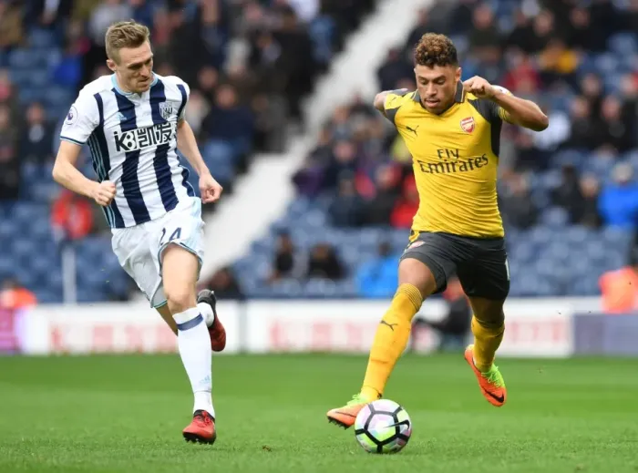 Framed Print : Arsenal's Alex Oxlade-Chamberlain Outmaneuvers Darren Fletcher in Premier League Clash Framed Print : Arsenal's Alex Oxlade-Chamberlain Outmaneuvers Darren Fletcher in Premier League Clash