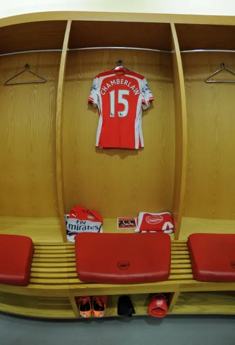 Framed Print : Arsenal's Alex Oxlade-Chamberlain Prepares for Arsenal v Tottenham Clash (2014-15)
