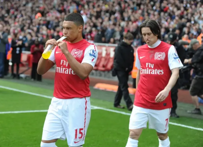 Framed Print : Arsenal's Alex Oxlade-Chamberlain Ready for Arsenal v Chelsea Clash (2011-12) Framed Print : Arsenal's Alex Oxlade-Chamberlain Ready for Arsenal v Chelsea Clash (2011-12)