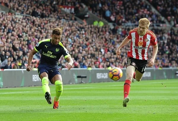 Arsenal's Alex Oxlade-Chamberlain Scores First Goal Against Sunderland in 2016-17 Premier League