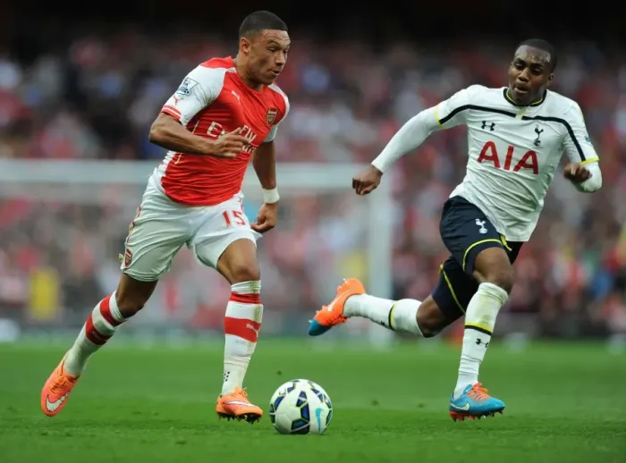 Framed Print : Arsenal's Alex Oxlade-Chamberlain Surges Past Tottenham's Danny Rose