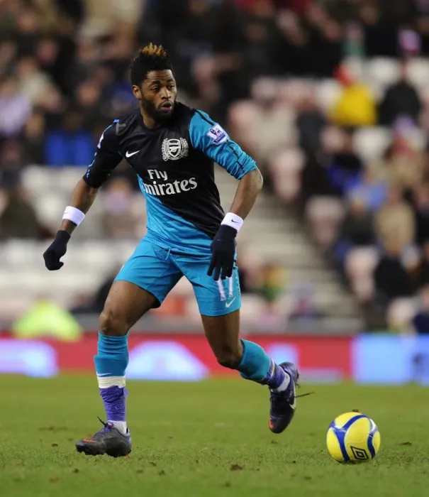 Framed Print : Arsenal's Alex Song in Action against Sunderland in FA Cup Fifth Round