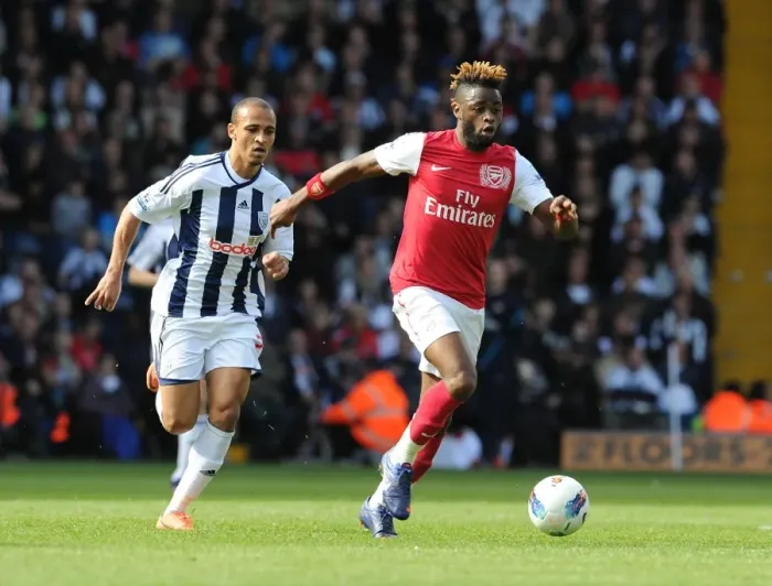 Framed Print : Arsenal's Alex Song Outmaneuvers West Brom's Peter Odemwingie in 2011-12 Premier League Clash Framed Print : Arsenal's Alex Song Outmaneuvers West Brom's Peter Odemwingie in 2011-12 Premier League Clash
