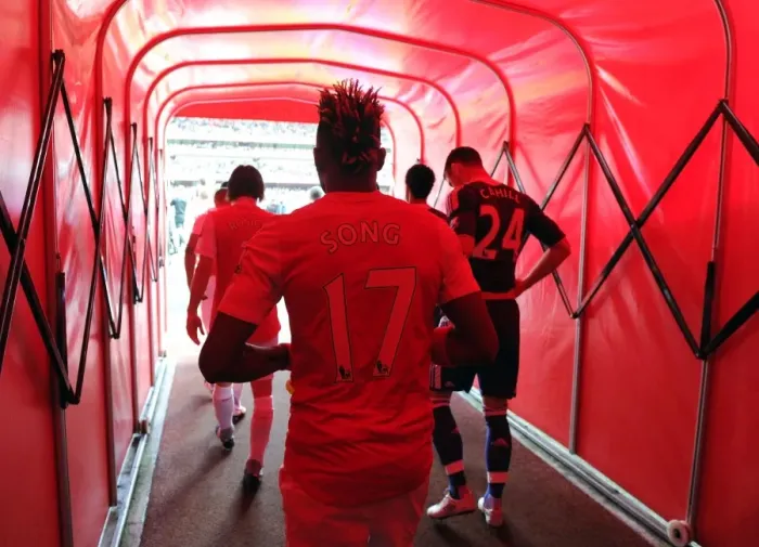 Framed Print : Arsenal's Alex Song Ready for Battle against Chelsea in the Premier League
