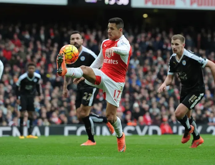 Framed Print : Arsenal's Alexis Sanchez in Action: Arsenal vs. Leicester City, Premier League 2015-16