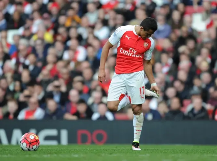 Framed Print : Arsenal's Alexis Sanchez in Action: Arsenal vs. Crystal Palace (2015-16 Premier League)