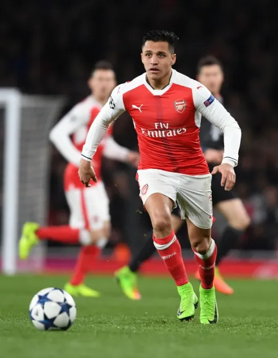 Framed Print : Arsenal's Alexis Sanchez in Action against Bayern Munich, UEFA Champions League 2016-17