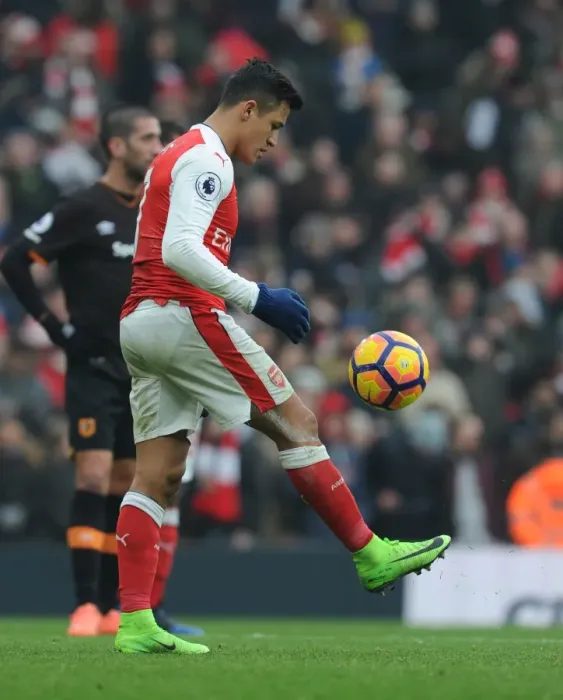 Framed Print : Arsenal's Alexis Sanchez in Action against Hull City in the Premier League, 2016-17 Framed Print : Arsenal's Alexis Sanchez in Action against Hull City in the Premier League, 2016-17