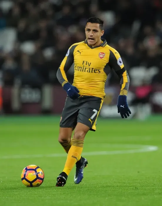 Framed Print : Arsenal's Alexis Sanchez in Action: Premier League Clash against West Ham United (2016-17) Framed Print : Arsenal's Alexis Sanchez in Action: Premier League Clash against West Ham United (2016-17)