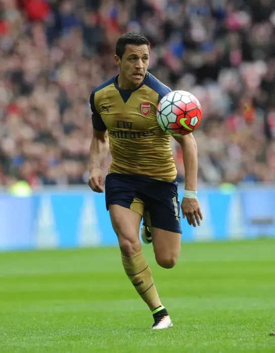 Framed Print : Arsenal's Alexis Sanchez in Action: Sunderland vs Arsenal (Premier League 2015-16)