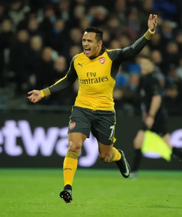 Framed Print : Arsenal's Alexis Sanchez in Action against West Ham United (2016-17)