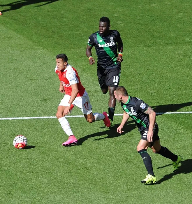 Framed Print : Arsenal's Alexis Sanchez Chases Down Stoke Duo Mame Biram Diouf and Phil Bardsley Framed Print : Arsenal's Alexis Sanchez Chases Down Stoke Duo Mame Biram Diouf and Phil Bardsley