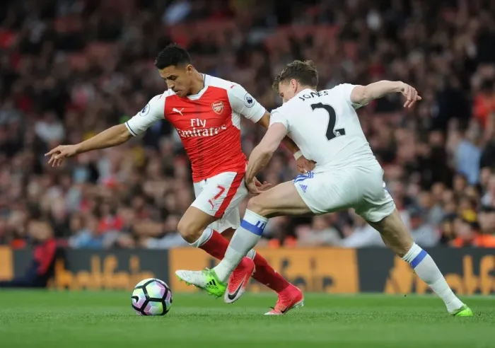 Framed Print : Arsenal's Alexis Sanchez Clashes with Sunderland's Billy Jones in Premier League Showdown Framed Print : Arsenal's Alexis Sanchez Clashes with Sunderland's Billy Jones in Premier League Showdown