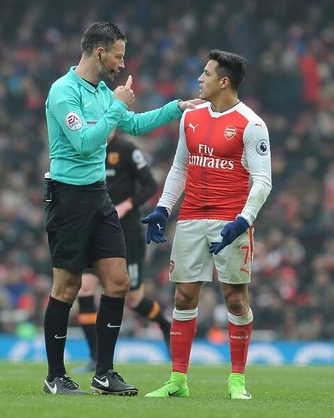 Arsenal's Alexis Sanchez Controversially Argues with Referee during Arsenal vs. Hull City Match