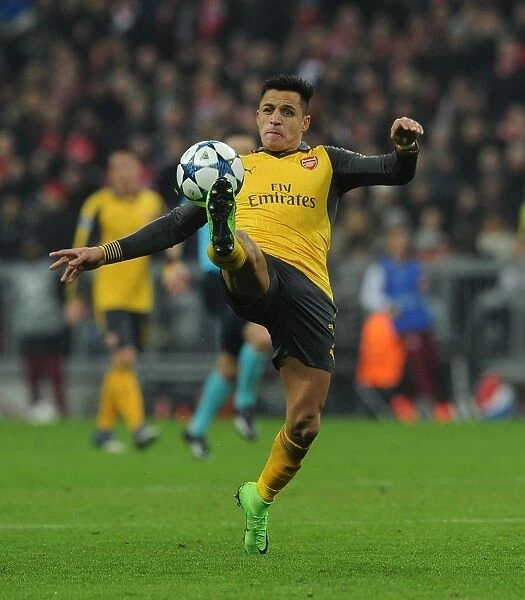 Arsenal's Alexis Sanchez Faces Bayern Munchen in 2016-17 UEFA Champions League