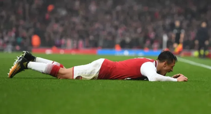 Framed Print : Arsenal's Alexis Sanchez Faces Off Against Tottenham in Intense Premier League Showdown