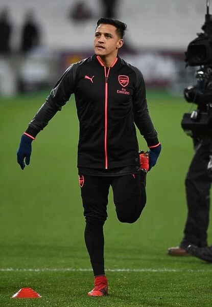 Arsenal's Alexis Sanchez Gears Up for West Ham Clash (2017-18)