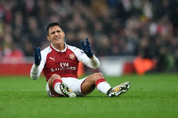 Framed Print : Arsenal's Alexis Sanchez Goes Head-to-Head Against Tottenham in the Premier League