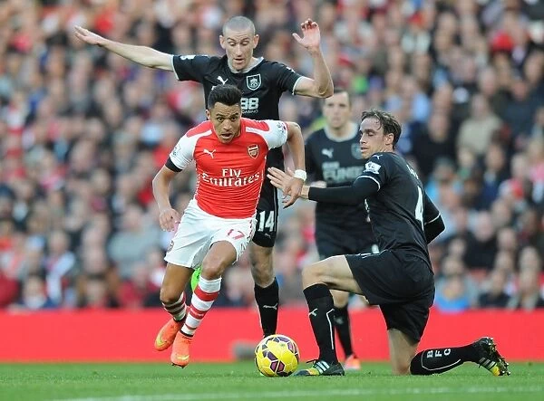 Arsenal's Alexis Sanchez Outmaneuvers Burnley Defenders