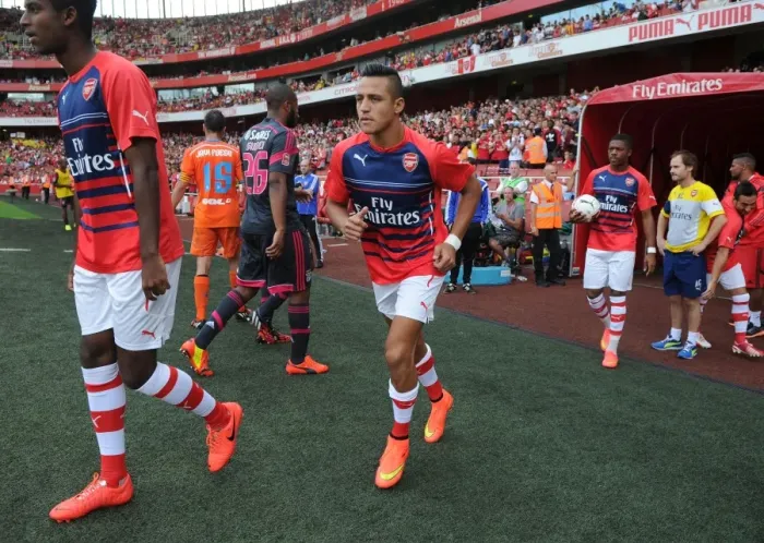 Framed Print : Arsenal's Alexis Sanchez Prepares for Action against AS Monaco in 2014 Emirates Cup Framed Print : Arsenal's Alexis Sanchez Prepares for Action against AS Monaco in 2014 Emirates Cup