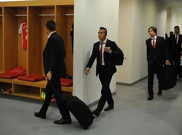 Arsenal's Alexis Sanchez Prepares for Arsenal v Crystal Palace Match (2014)