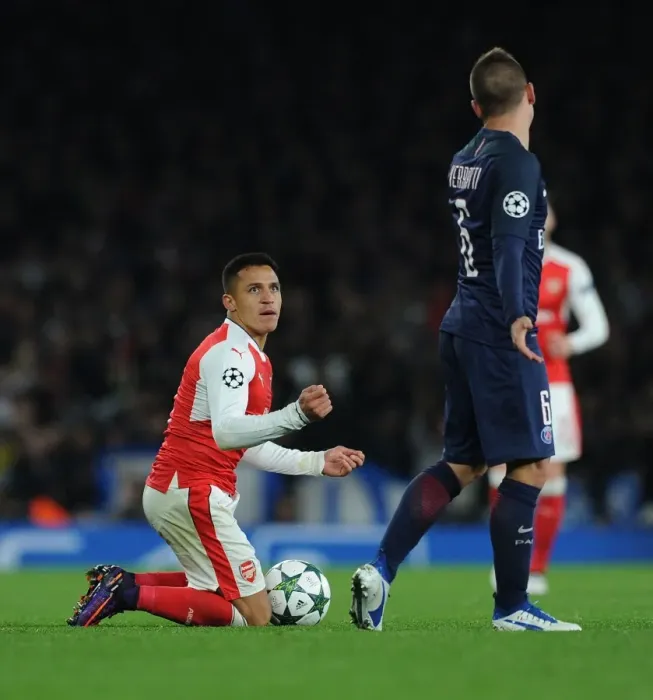 Framed Print : Arsenal's Alexis Sanchez and PSG's Marco Verratti Exchange Words during 2016-17 Champions League Clash Framed Print : Arsenal's Alexis Sanchez and PSG's Marco Verratti Exchange Words during 2016-17 Champions League Clash
