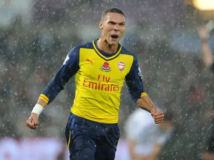 Framed Print : Arsenal's Alexis Sanchez Scores Past Swansea: Kieran Gibbs Celebrates