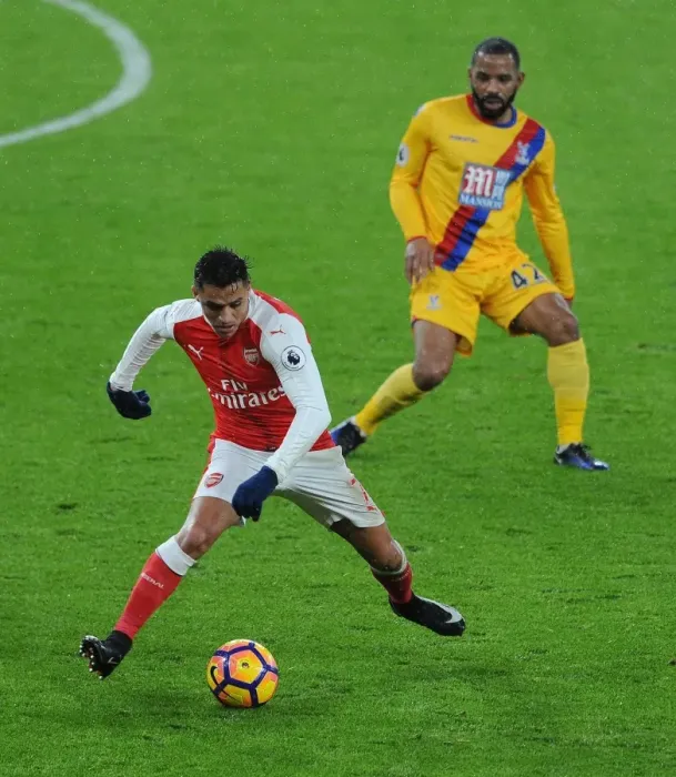 Framed Print : Arsenal's Alexis Sanchez vs Crystal Palace's Jason Puncheon: Intense Clash in Premier League Match Framed Print : Arsenal's Alexis Sanchez vs Crystal Palace's Jason Puncheon: Intense Clash in Premier League Match