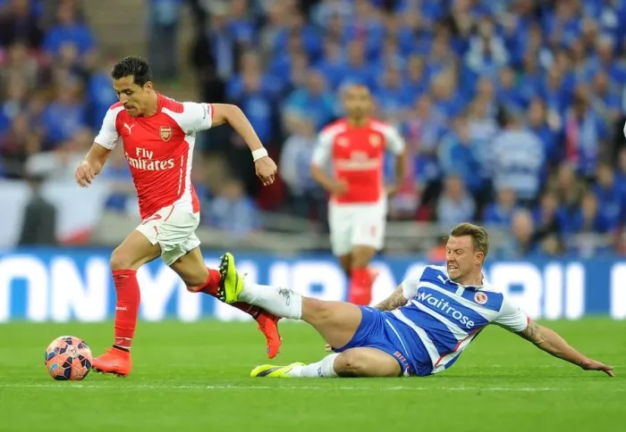 Framed Print : Arsenal's Alexis Sanchez vs. Simon Cox: FA Cup Semi-Final Showdown