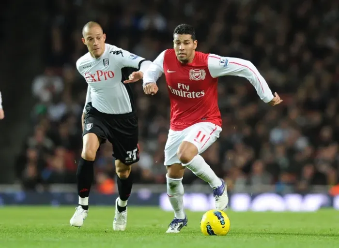 Framed Print : Arsenal's Andre Santos Clashes with Fulham's Bobby Zamora in Premier League Showdown