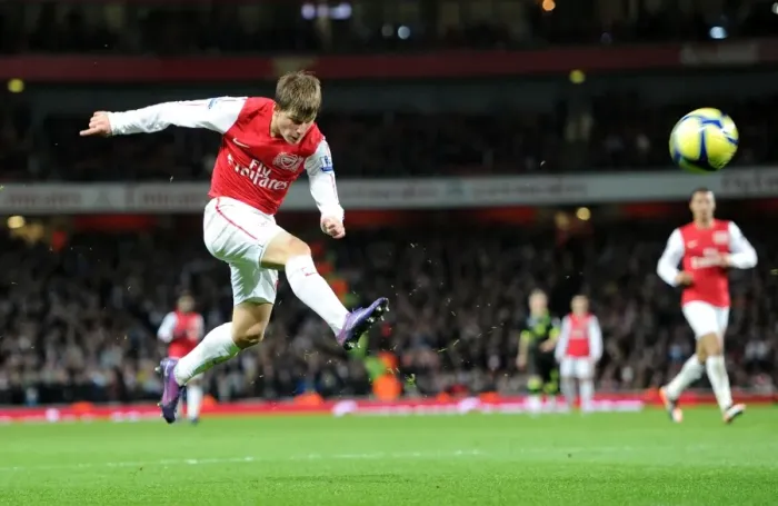 Framed Print : Arsenal's Andrey Arshavin in Action against Leeds United in FA Cup Third Round Framed Print : Arsenal's Andrey Arshavin in Action against Leeds United in FA Cup Third Round