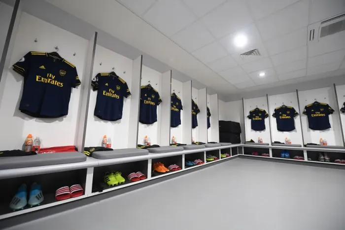 Framed Print : Arsenal's Anfield Showdown: Pre-Match Huddle in the Changing Room (Liverpool vs Arsenal, 2019-20)