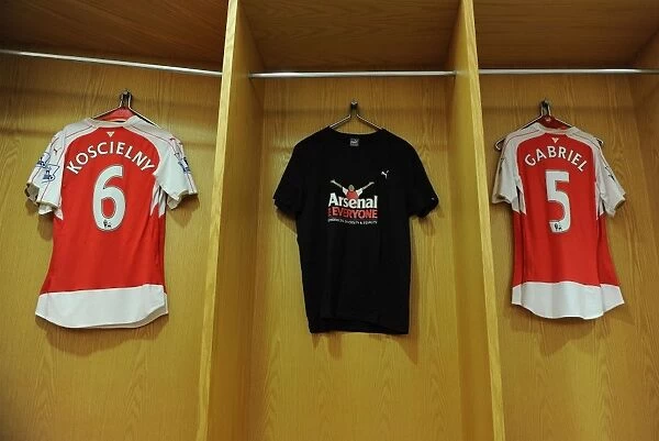 Arsenal's Arsenal for Everyone Unity T-Shirts before Arsenal vs. Everton (2015 / 16)