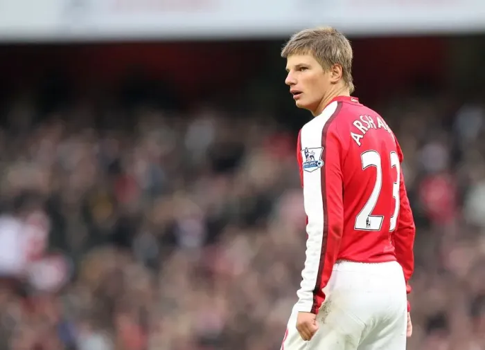 Framed Print : Arsenal's Arshavin at Stalemate: Arsenal 0-0 Fulham, Premier League 2009 Framed Print : Arsenal's Arshavin at Stalemate: Arsenal 0-0 Fulham, Premier League 2009