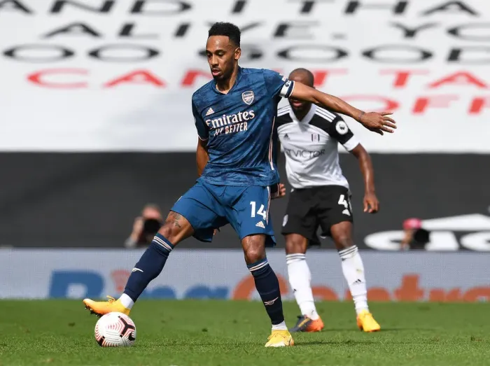 Framed Print : Arsenal's Aubameyang in Action: Fulham vs. Arsenal, Premier League 2020-21 Framed Print : Arsenal's Aubameyang in Action: Fulham vs. Arsenal, Premier League 2020-21