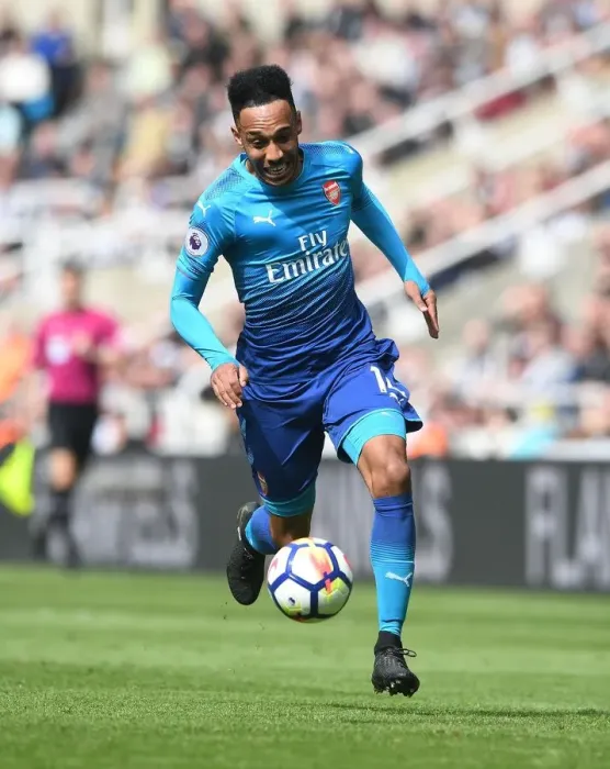 Framed Print : Arsenal's Aubameyang in Action: Newcastle United vs Arsenal, Premier League 2017-18 Framed Print : Arsenal's Aubameyang in Action: Newcastle United vs Arsenal, Premier League 2017-18