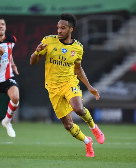 Framed Print : Arsenal's Aubameyang in Action: Southampton vs. Arsenal, Premier League 2019-2020 Framed Print : Arsenal's Aubameyang in Action: Southampton vs. Arsenal, Premier League 2019-2020