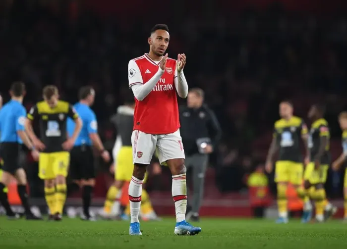 Framed Print : Arsenal's Aubameyang Celebrates with Fans After Arsenal v Southampton Win