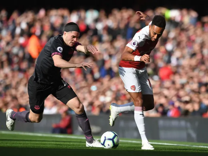 Framed Print : Arsenal's Aubameyang Clashes with Everton's Keane in Premier League Showdown Framed Print : Arsenal's Aubameyang Clashes with Everton's Keane in Premier League Showdown