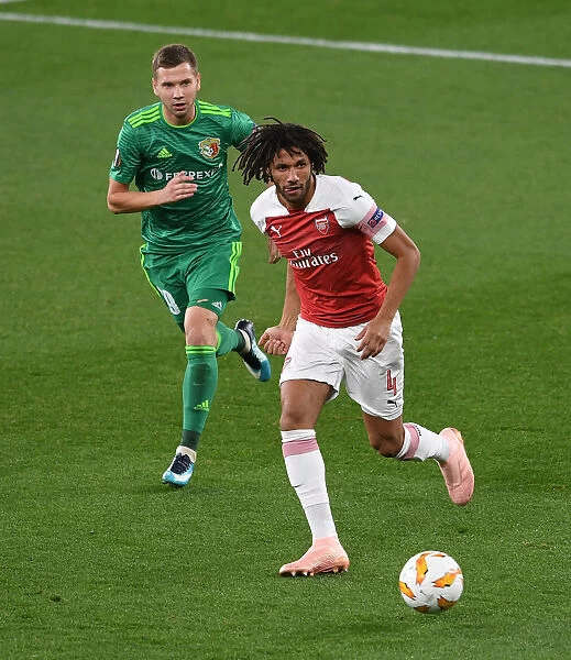 Arsenal's Aubameyang Fends Off Vorskla's Kravchenko in Europa League Clash