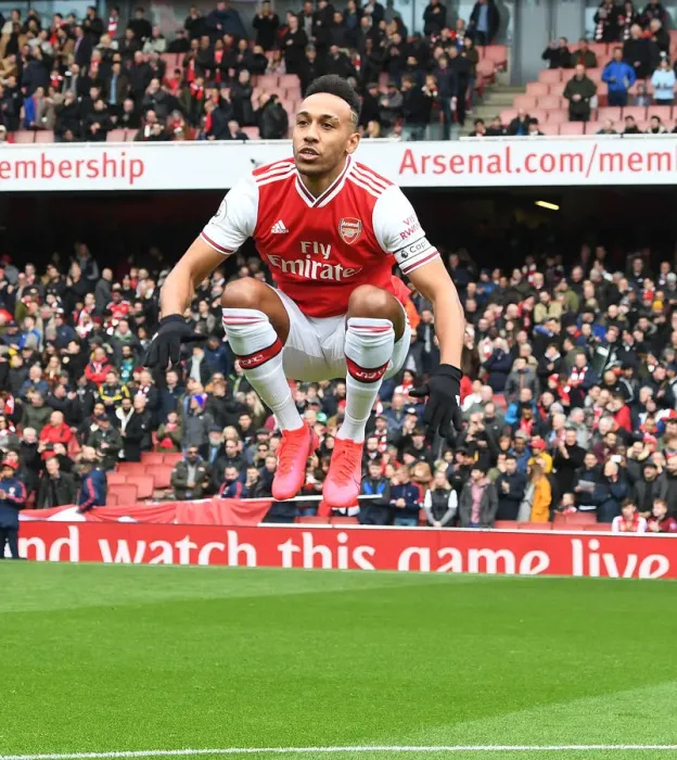 Framed Print : Arsenal's Aubameyang Gears Up for Arsenal v West Ham Premier League Clash
