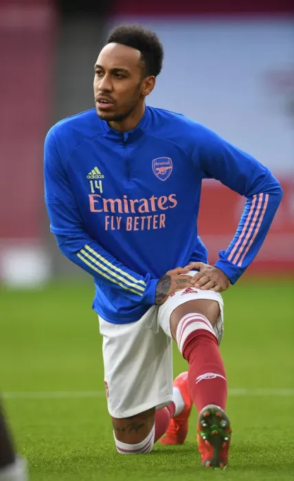 Framed Print : Arsenal's Aubameyang Gears Up for Manchester City Showdown in Empty Emirates Stadium (2020-21 Premier League) Framed Print : Arsenal's Aubameyang Gears Up for Manchester City Showdown in Empty Emirates Stadium (2020-21 Premier League)