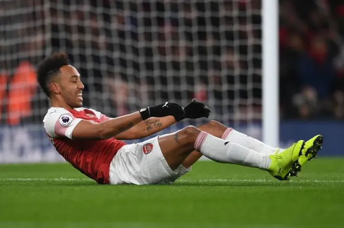 Framed Print : Arsenal's Aubameyang Goes Head-to-Head with Chelsea in Premier League Clash