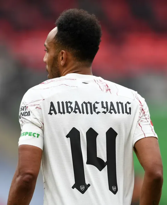 Framed Print : Arsenal's Aubameyang Goes Head-to-Head with Liverpool in FA Community Shield Clash