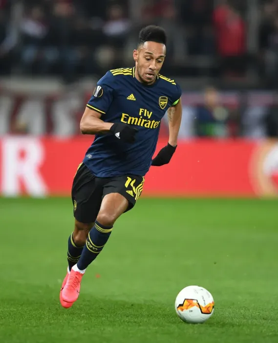 Framed Print : Arsenal's Aubameyang Goes Head-to-Head with Olympiacos in Europa League Showdown