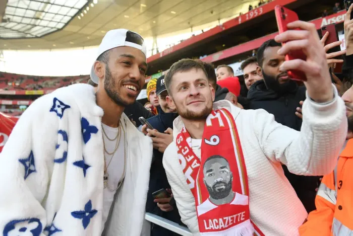 Framed Print : Arsenal's Aubameyang Greets Fans Before Arsenal vs Sheffield United, 2019-20 Premier League