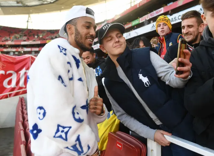Framed Print : Arsenal's Aubameyang Greets Fans Before Arsenal vs Sheffield United (2019-20)