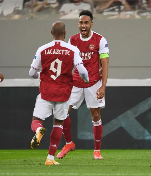 Framed Print : Arsenal's Aubameyang and Lacazette Celebrate Goals in Europa League Victory over SL Benfica